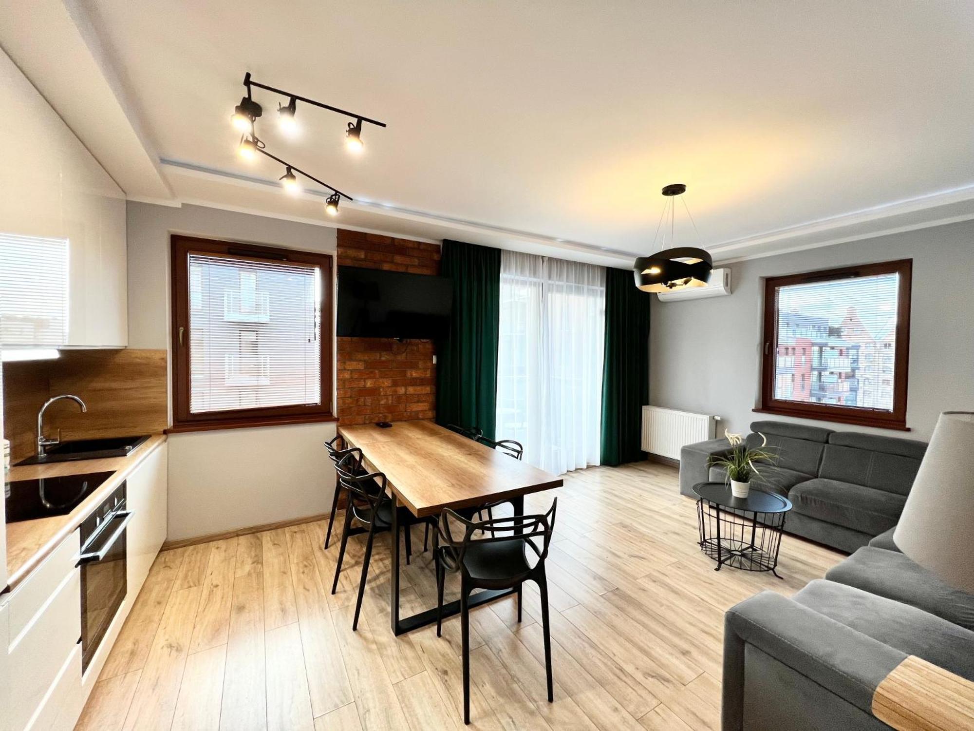 Stylish Oldtown Riverview Balcony Apartment Danzig