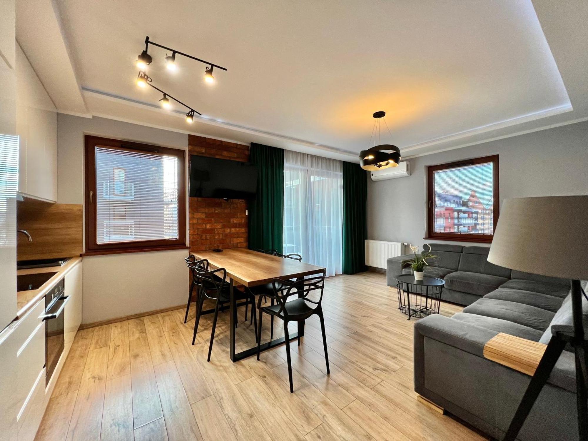 Stylish Oldtown Riverview Balcony Apartment *